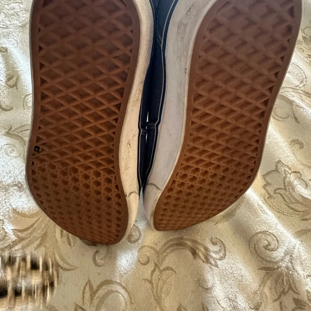 Vans - Picture 3 of 3